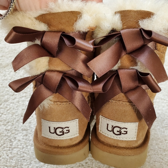 Uggs Kids Shearling Bow Boots.  Size 7 (Girls) - Picture 3 of 14